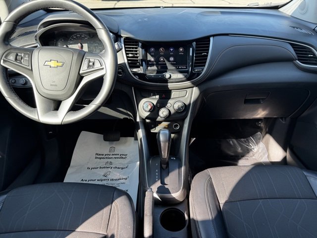 Certified 2022 Chevrolet Trax LT w/ LT Convenience Package image 2