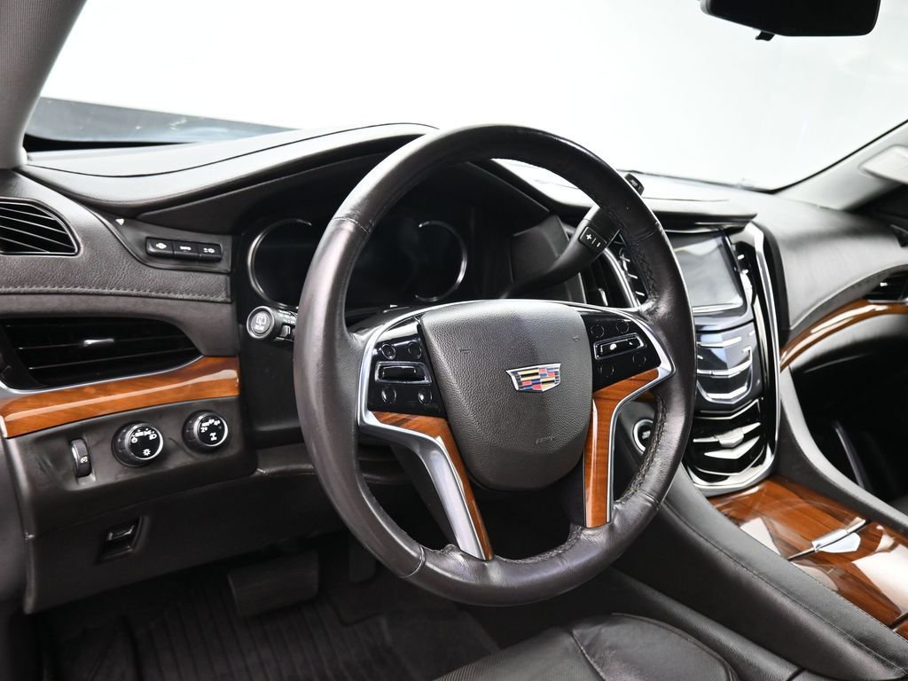 Used 2020 Cadillac Escalade Premium Luxury image 14