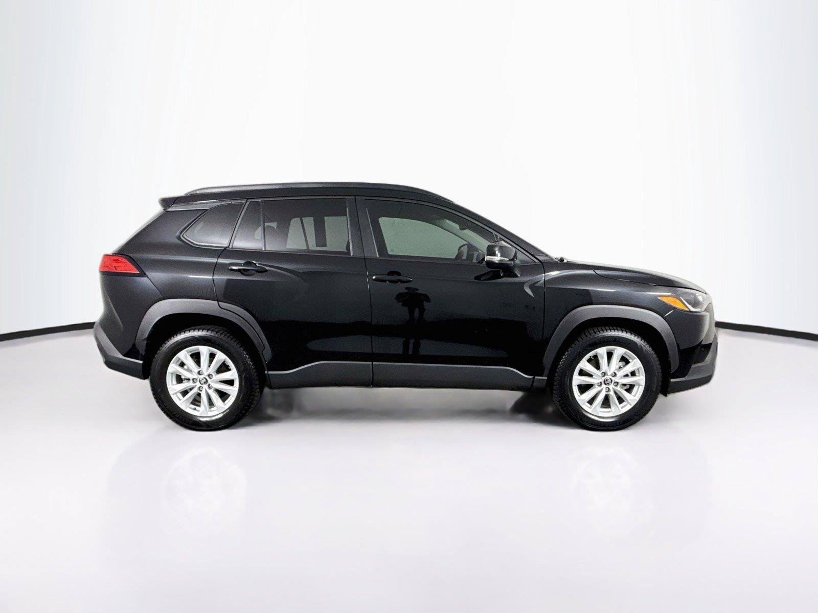 Certified 2024 Toyota Corolla Cross LE FWD image 10