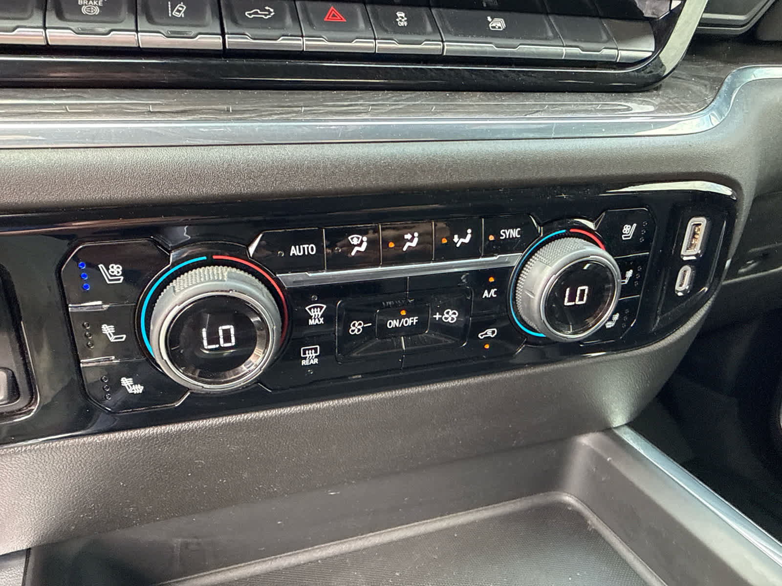 Certified 2025 Chevrolet Silverado 3500 LTZ w/ LTZ Convenience Package AWD/4WD image 18