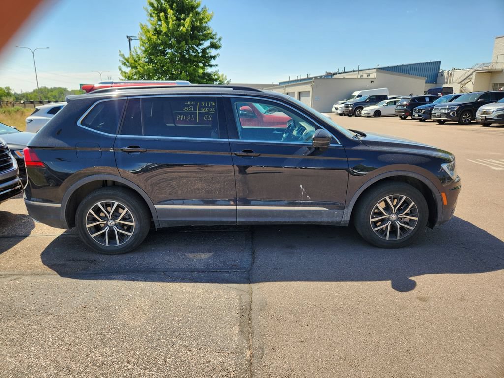 Used 2021 Volkswagen Tiguan SE w/ Panoramic Sunroof Package AWD/4WD image 10