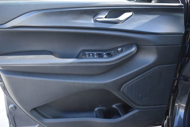 Used 2023 Jeep Grand Cherokee L Laredo image 11