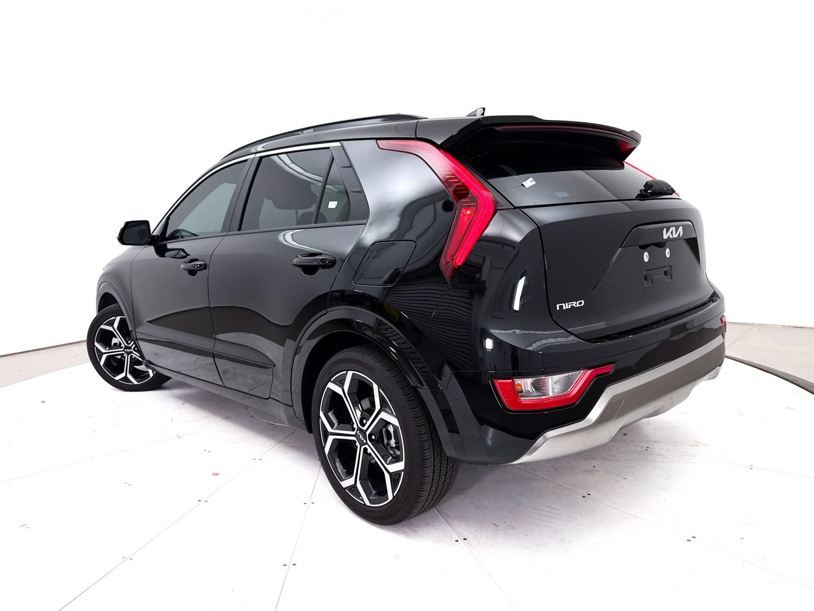 Certified 2025 Kia Niro EX Touring FWD image 2