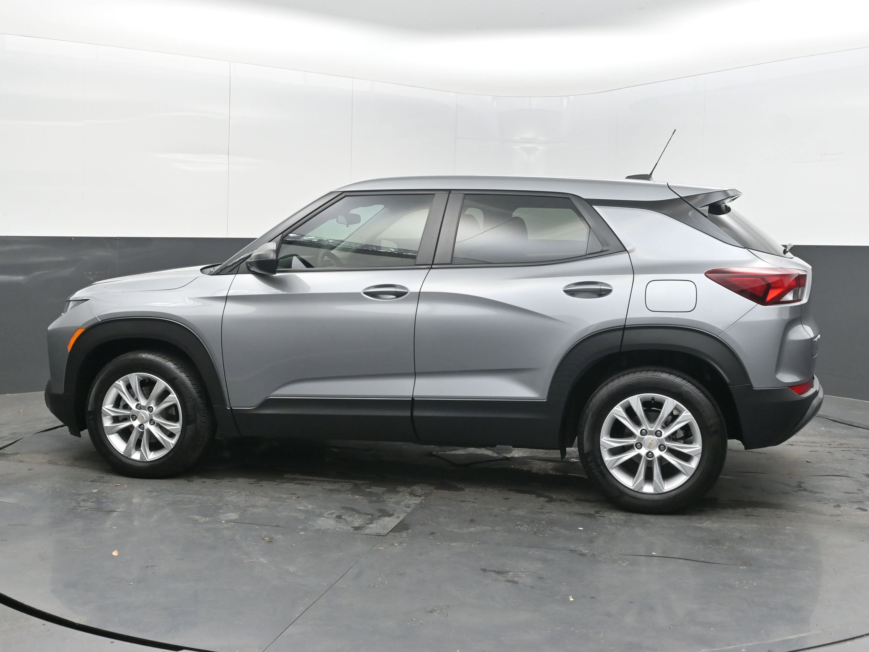 Used 2023 Chevrolet TrailBlazer LS FWD image 7