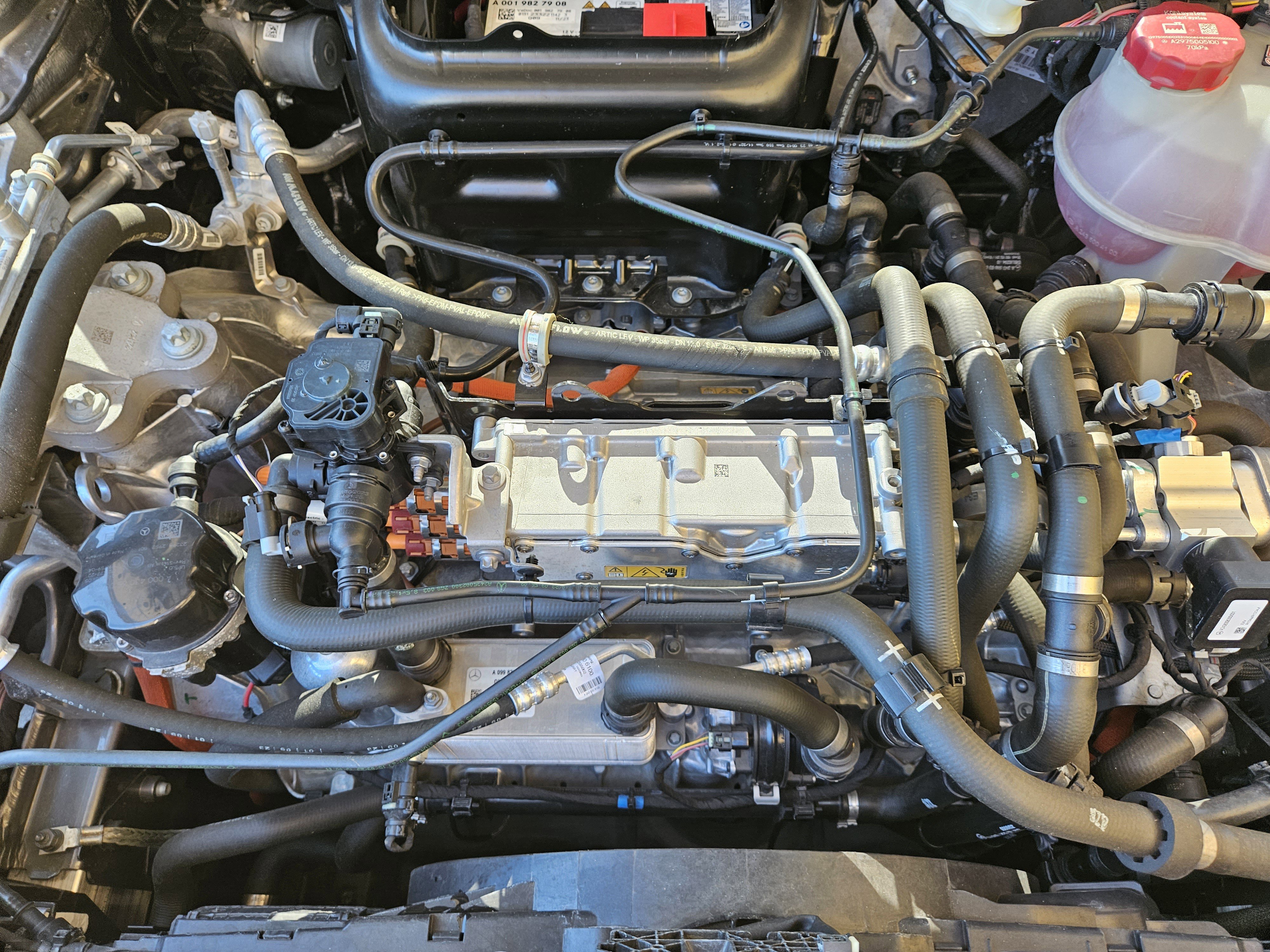 Used 2023 Mercedes-Benz EQB 300 4MATIC image 31