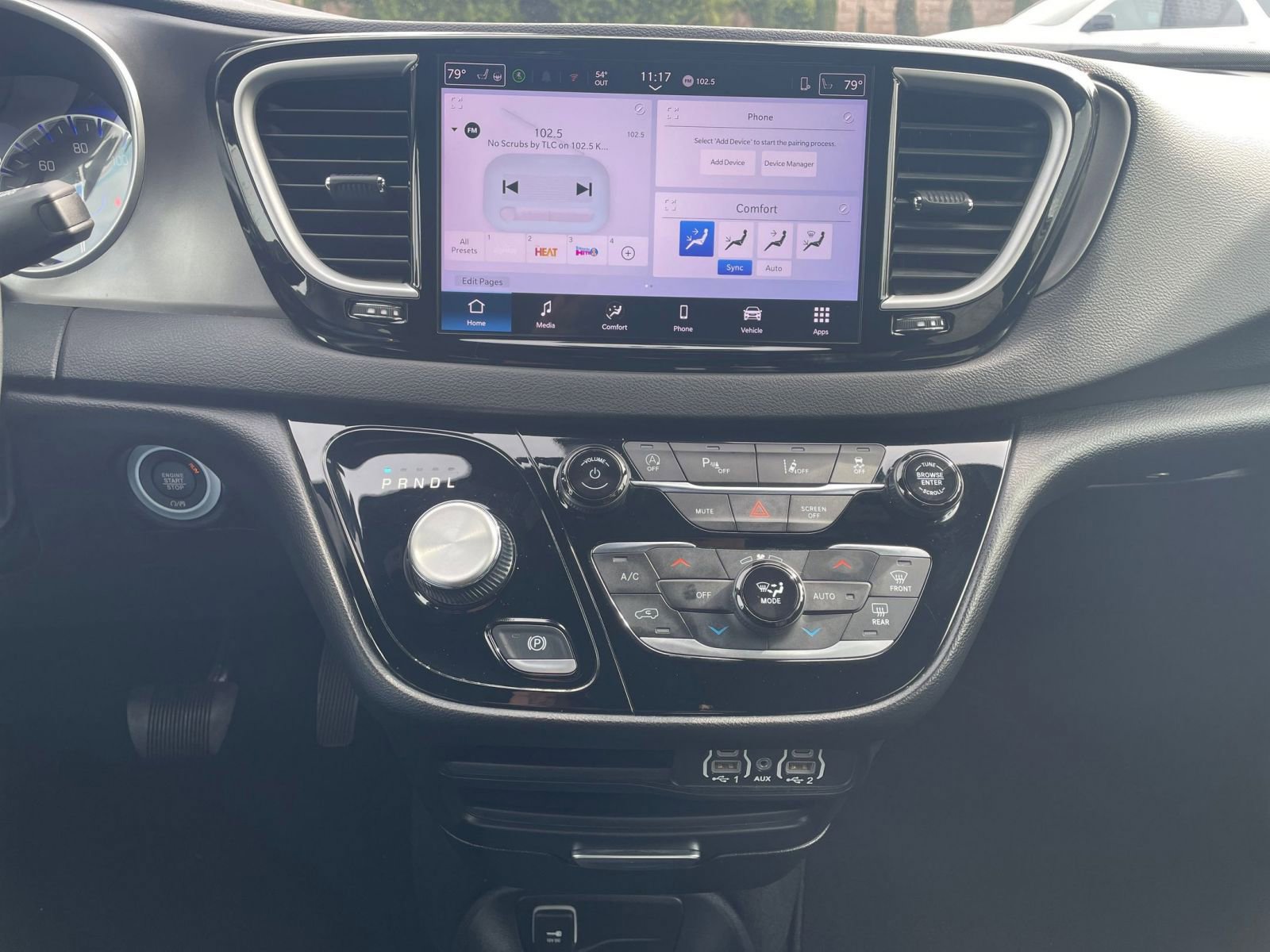 Used 2025 Chrysler Pacifica Select image 17