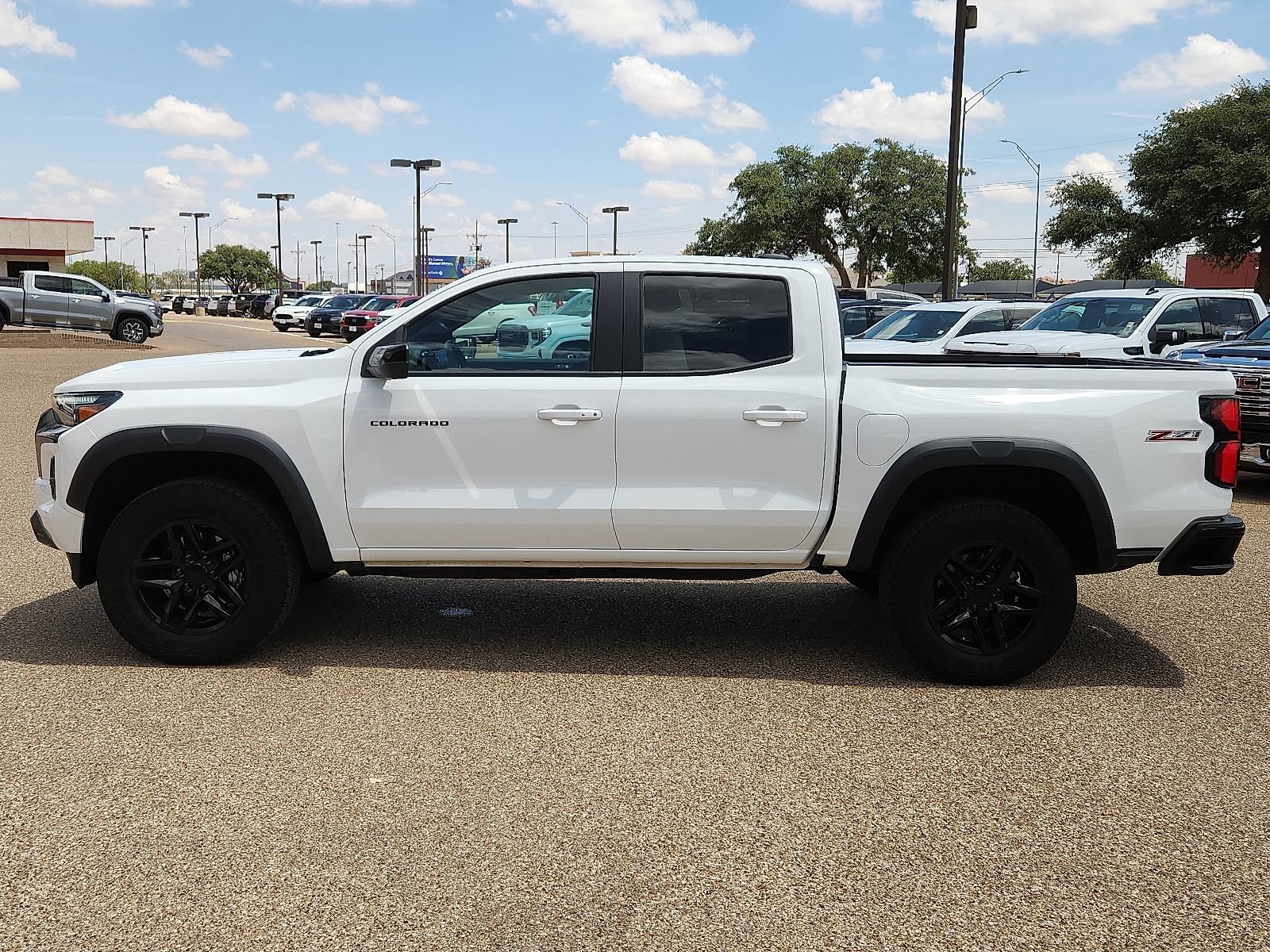 Used 2024 Chevrolet Colorado Z71 w/ Z71 Convenience Package 2 AWD/4WD image 2