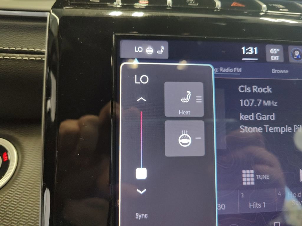 New 2025 Jeep Grand Cherokee Altitude image 24