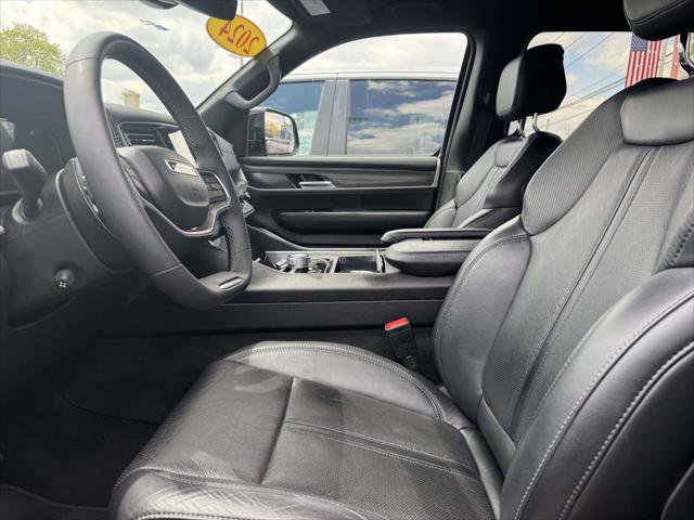 Certified 2024 Jeep Wagoneer Series II w/ Flexible Seating Group AWD/4WD image 13