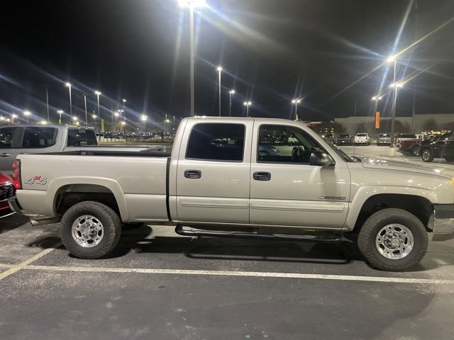Used 2004 Chevrolet Silverado 2500 LS w/ Skid Plate Package image 2