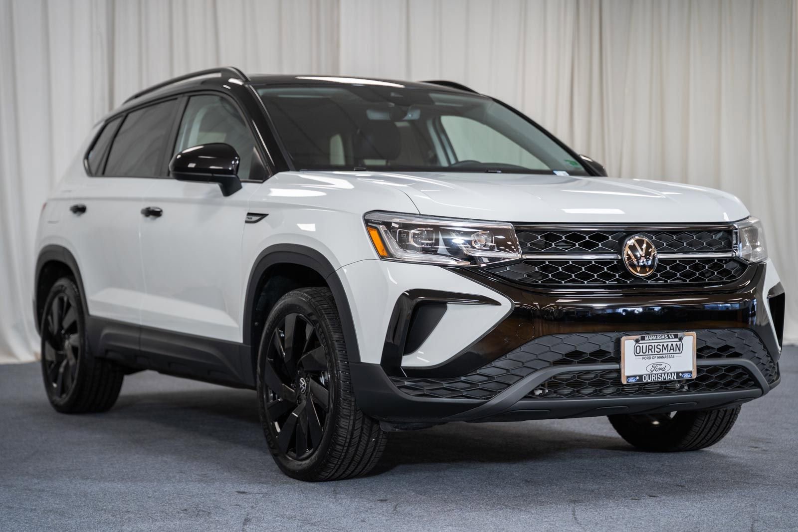 Used 2024 Volkswagen Taos SE AWD/4WD image 1