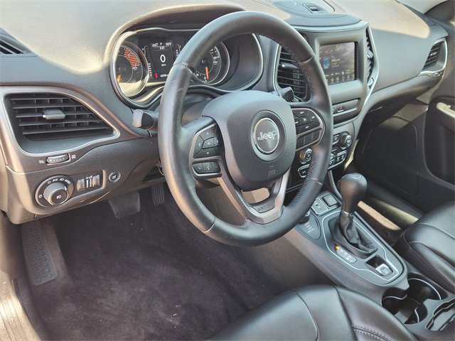 Used 2019 Jeep Cherokee Latitude Plus w/ Comfort/Convenience Group image 2