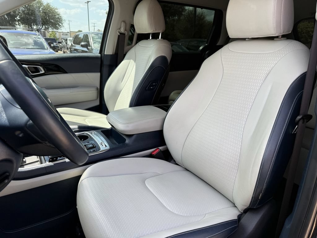 Used 2025 Kia Carnival SX Prestige FWD image 23