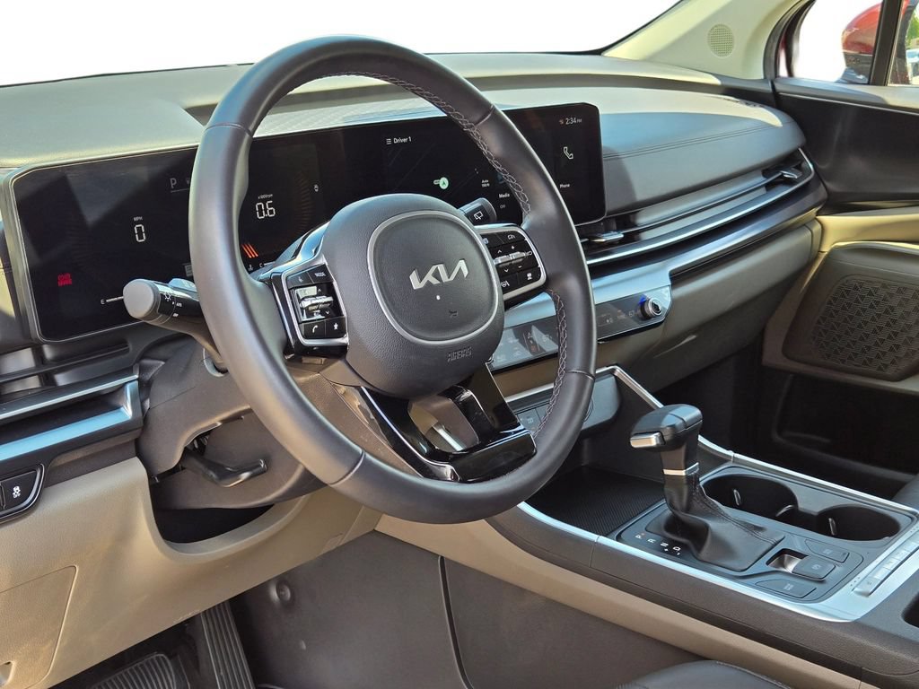 Certified 2025 Kia Carnival FWD image 16