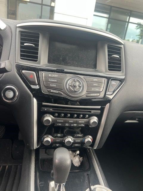 Used 2018 Nissan Pathfinder S AWD/4WD image 12