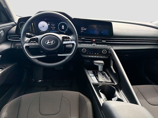 Certified 2025 Hyundai Elantra SEL FWD image 21