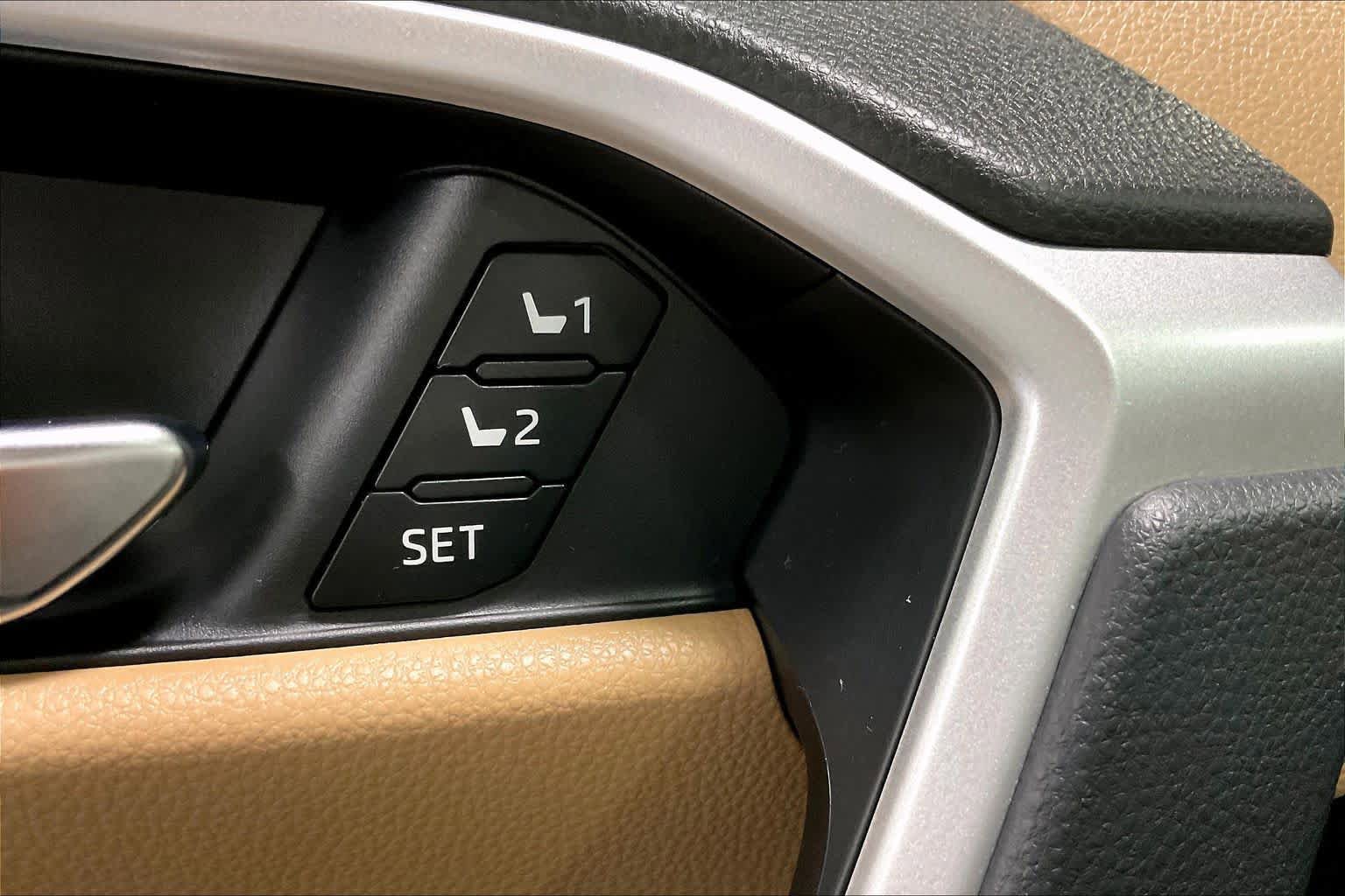 Used 2025 Toyota RAV4 XLE Premium AWD/4WD image 35