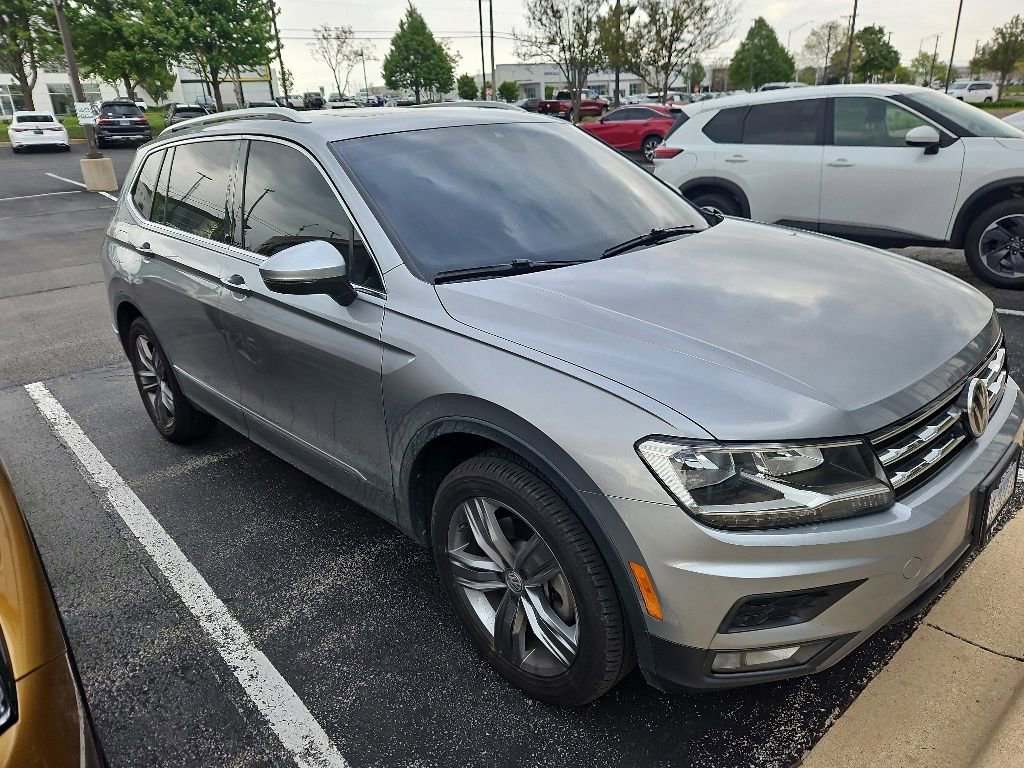 Used 2020 Volkswagen Tiguan SEL AWD/4WD image 2