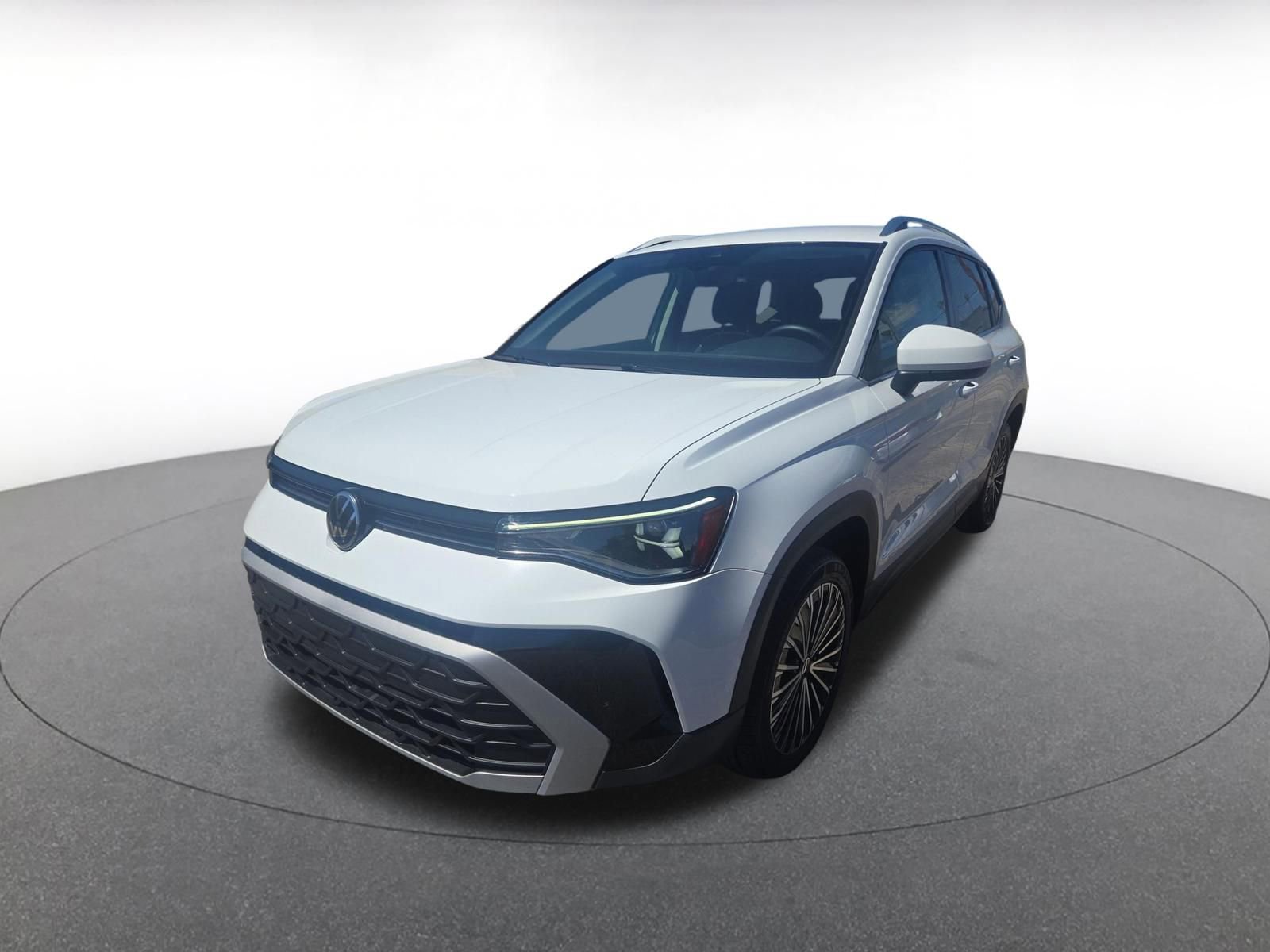 Used 2025 Volkswagen Taos SE FWD image 3