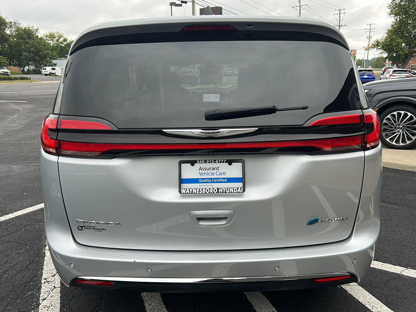 Used 2024 Chrysler Pacifica Limited FWD image 8