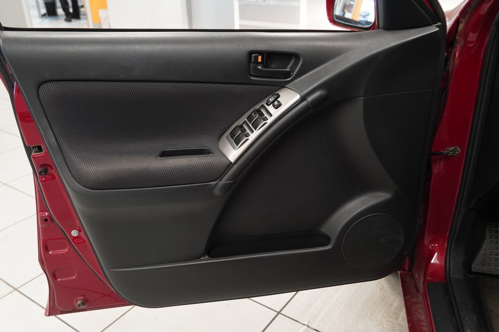Used 2005 Pontiac Vibe w/ Power Group Value Package FWD image 15