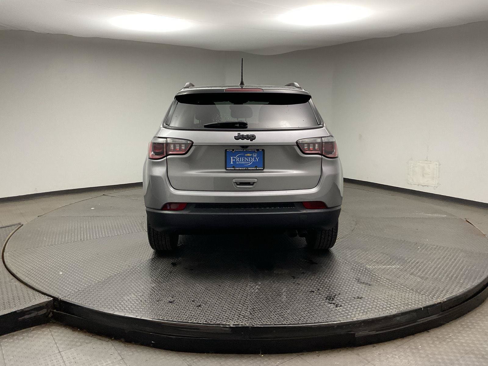 Used 2019 Jeep Compass Latitude FWD image 6