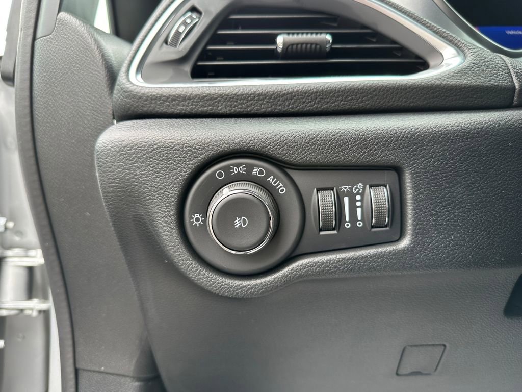 New 2026 Chrysler Pacifica Limited w/ S Appearance Package FWD image 31