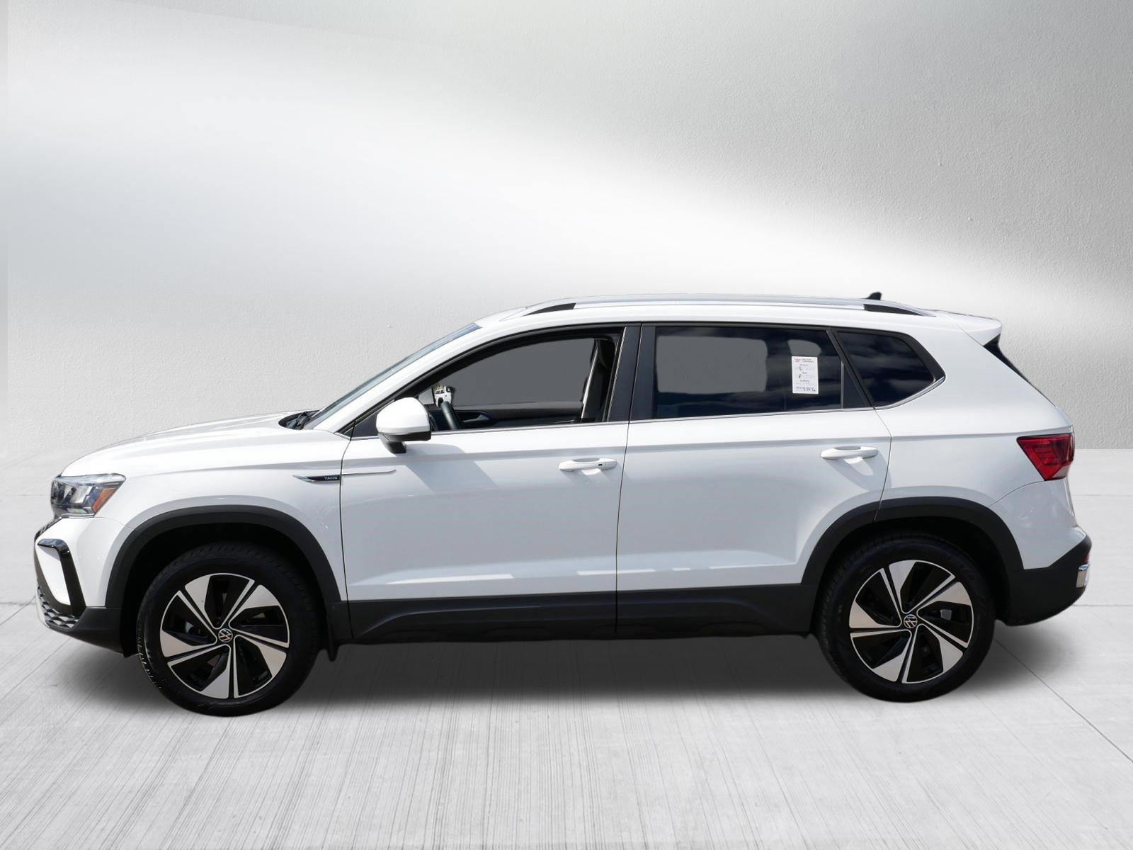 Certified 2024 Volkswagen Taos SE w/ Panoramic Sunroof Package AWD/4WD image 4