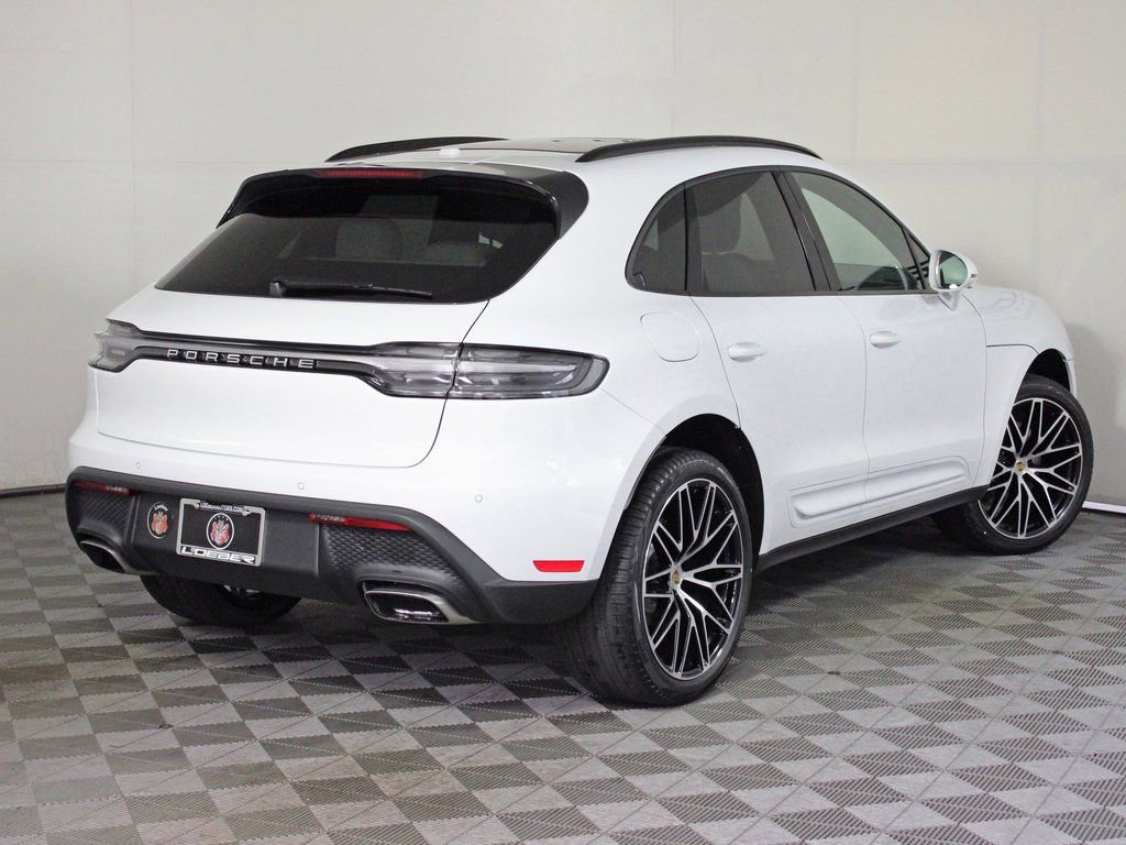 Certified 2025 Porsche Macan image 7