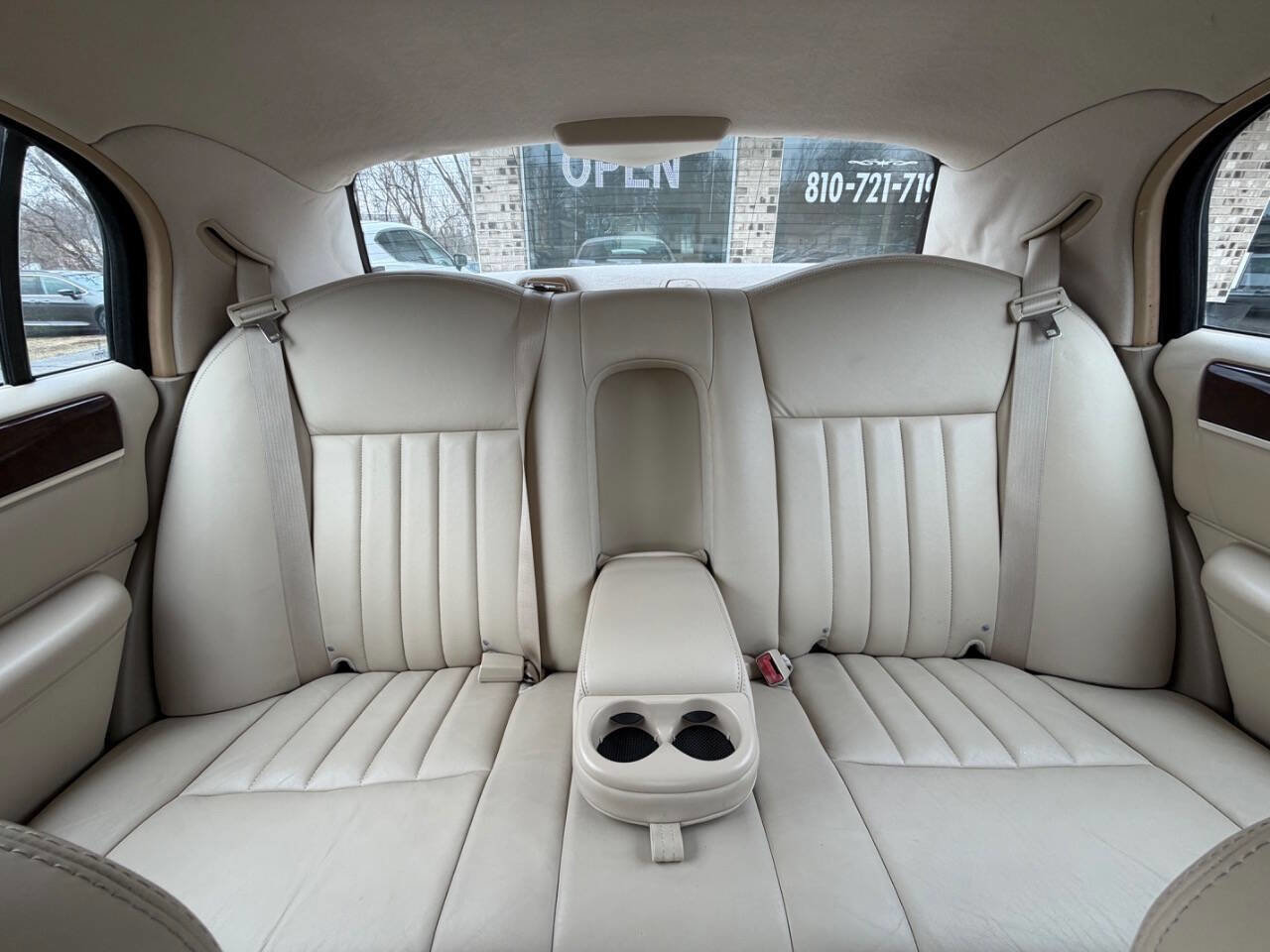 Used 2006 Lincoln Town Car Signature image 22