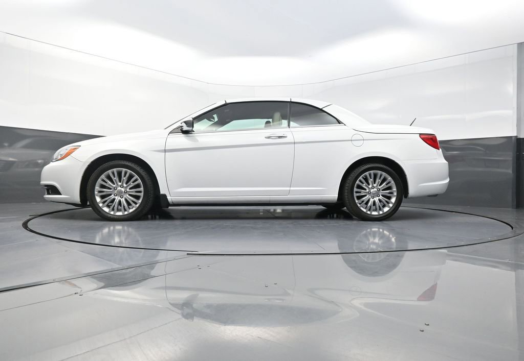 Used 2011 Chrysler 200 Limited FWD image 27