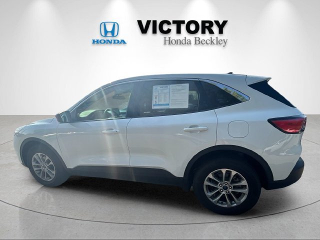 Used 2022 Ford Escape SE w/ Cold Weather Package AWD/4WD image 3