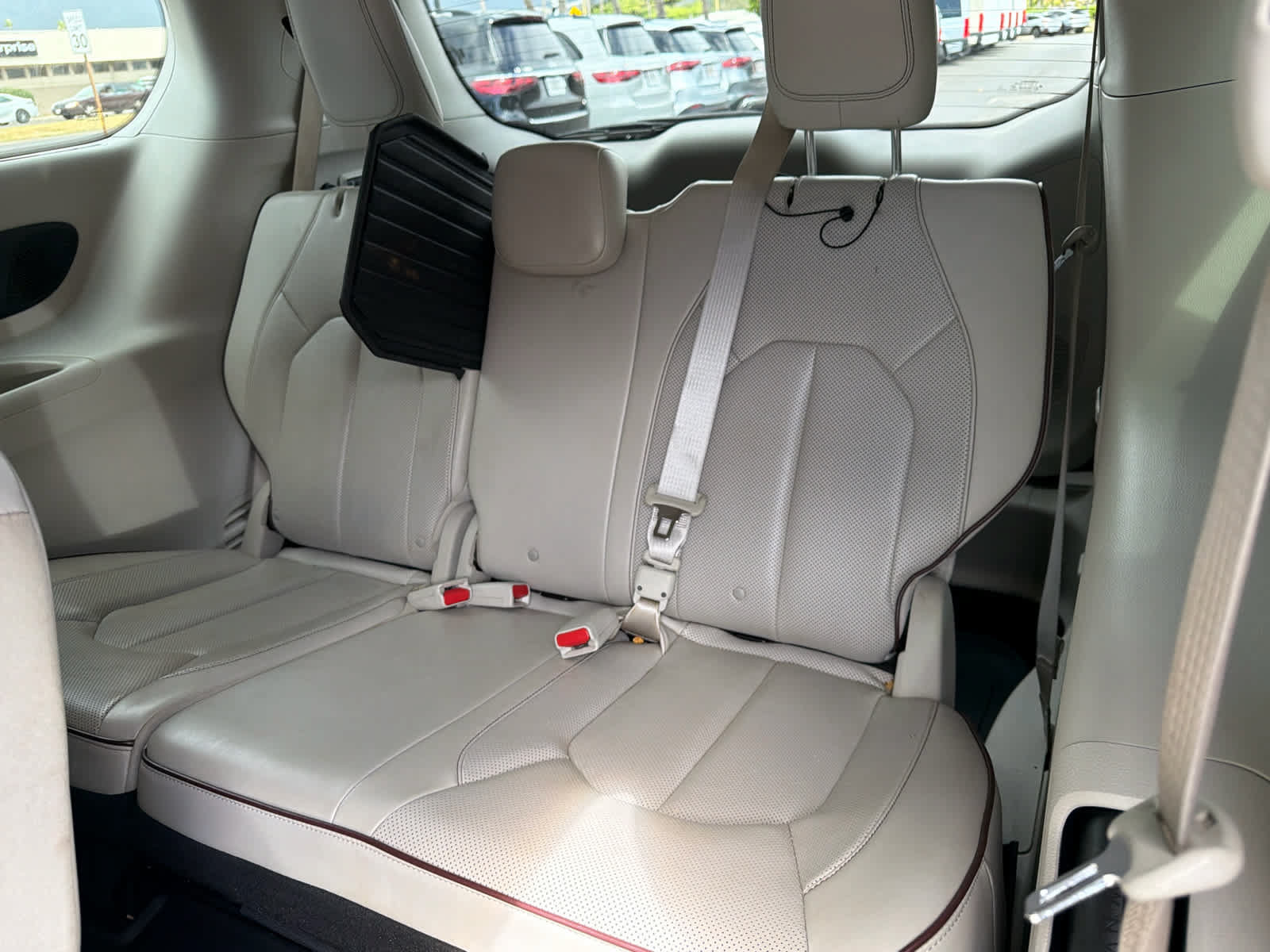 Used 2017 Chrysler Pacifica Limited FWD image 10
