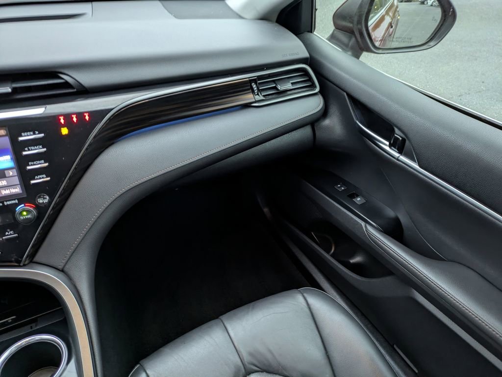 Used 2019 Toyota Camry XLE image 17