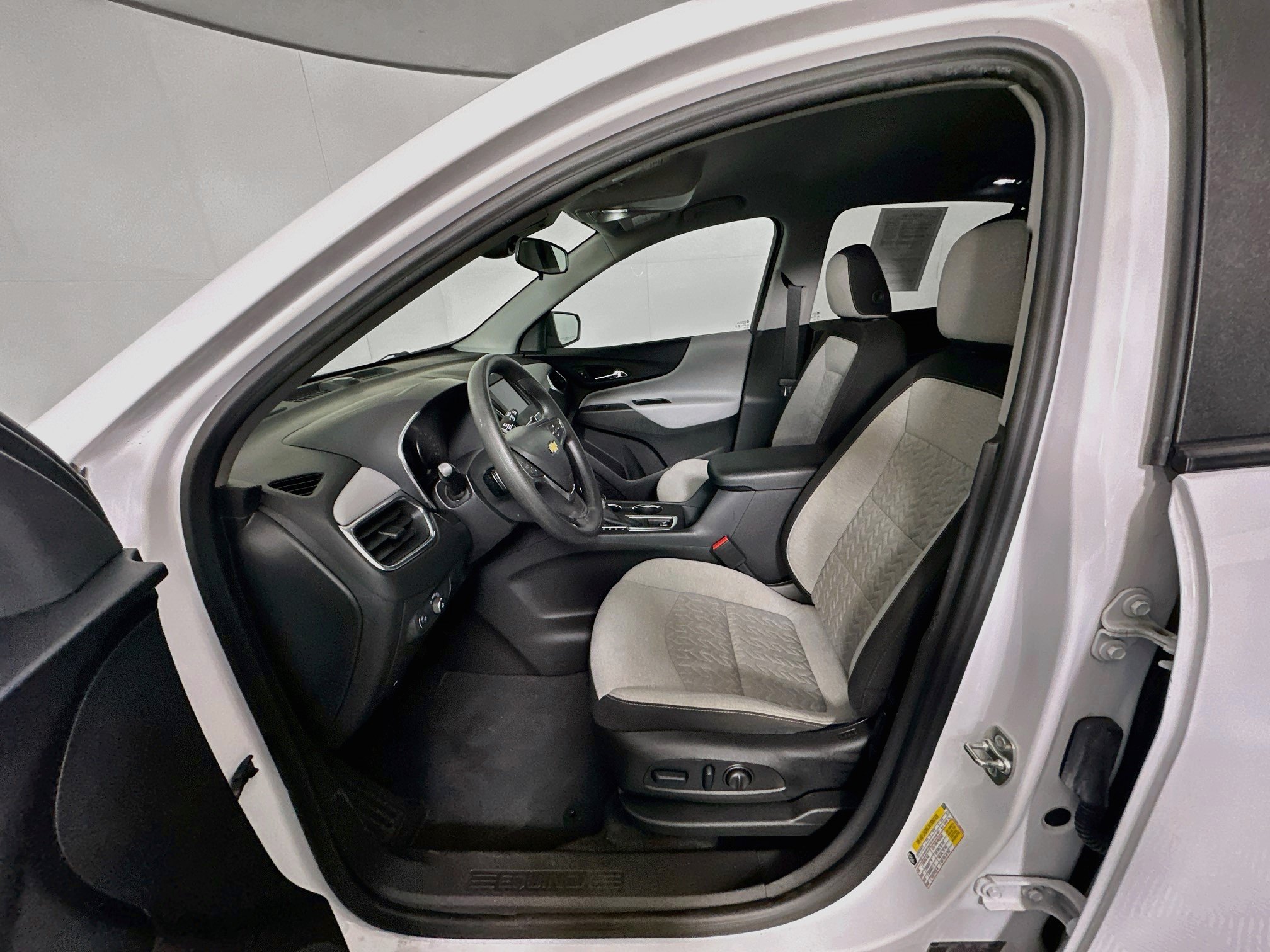 Used 2024 Chevrolet Equinox LS w/ LS Convenience Package FWD image 13
