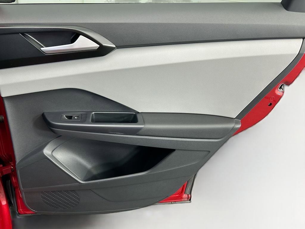 Certified 2023 Volkswagen Taos SE w/ Panoramic Sunroof Package image 25