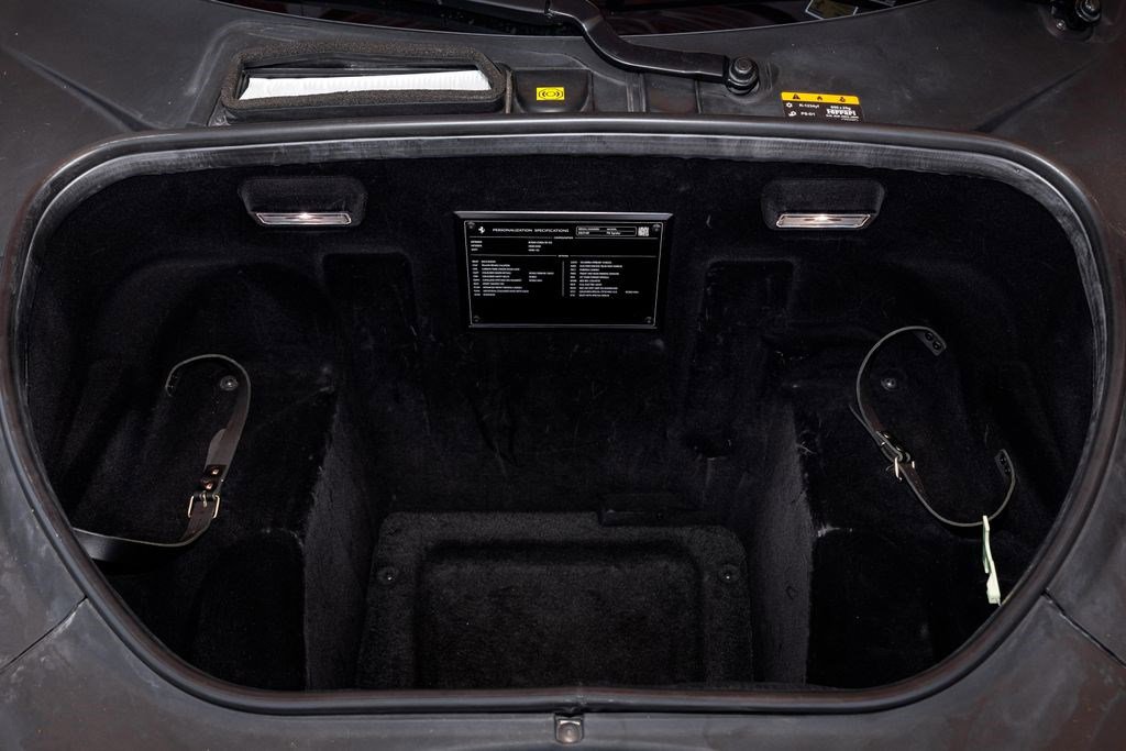 Used 2021 Ferrari F8 Spider RWD image 12