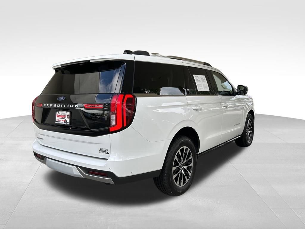Used 2025 Ford Expedition Platinum image 3