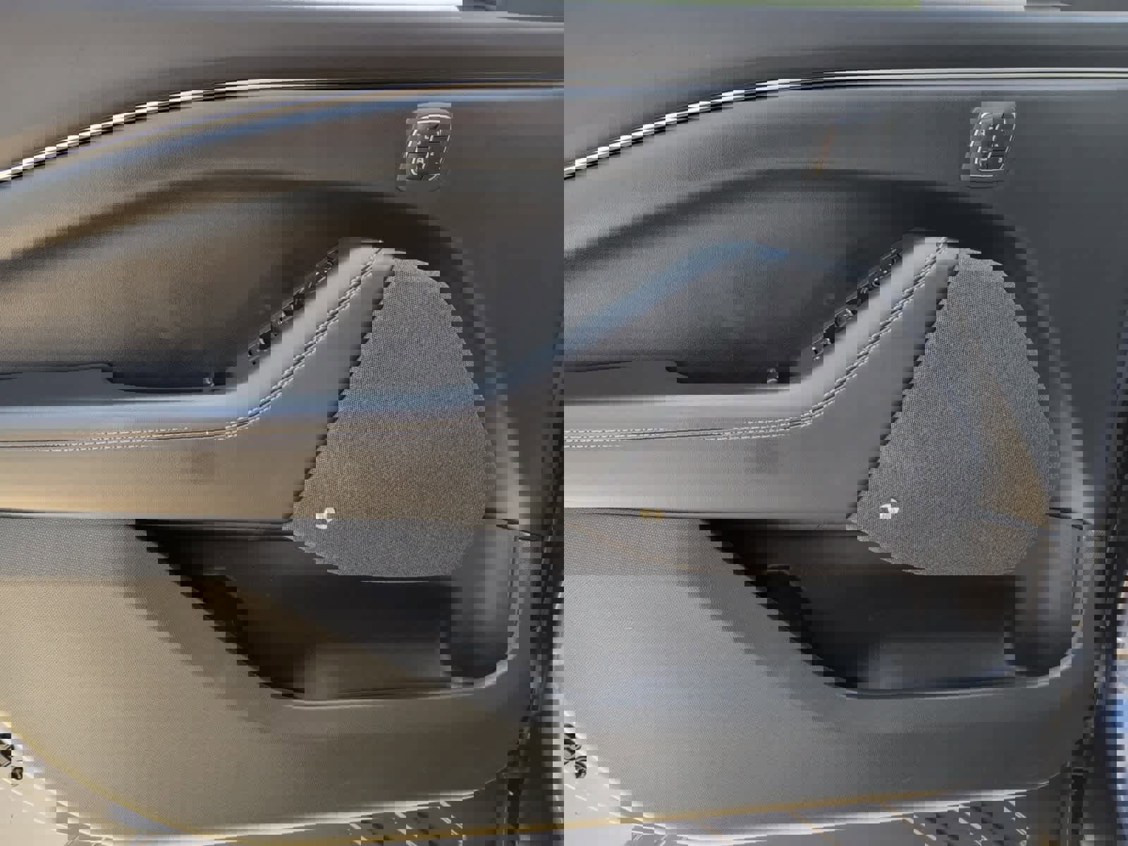 Used 2021 Ford Mustang Mach-E Premium image 17