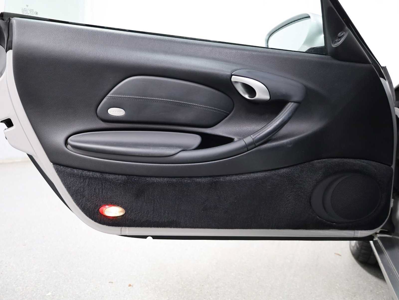 Used 2000 Porsche Boxster RWD image 16