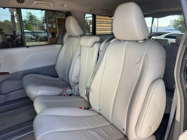 Used 2014 Toyota Sienna XLE FWD image 34