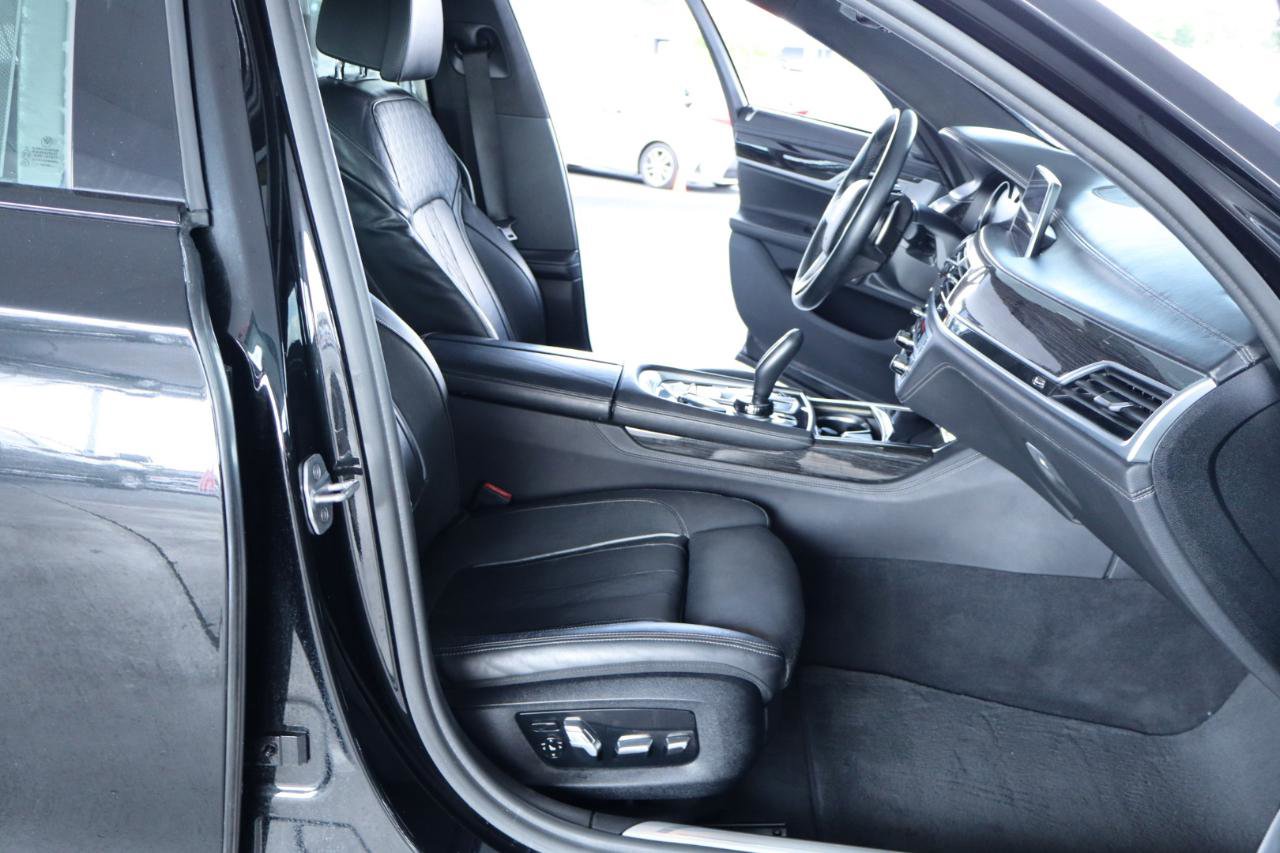 Used 2018 BMW 750i RWD image 38