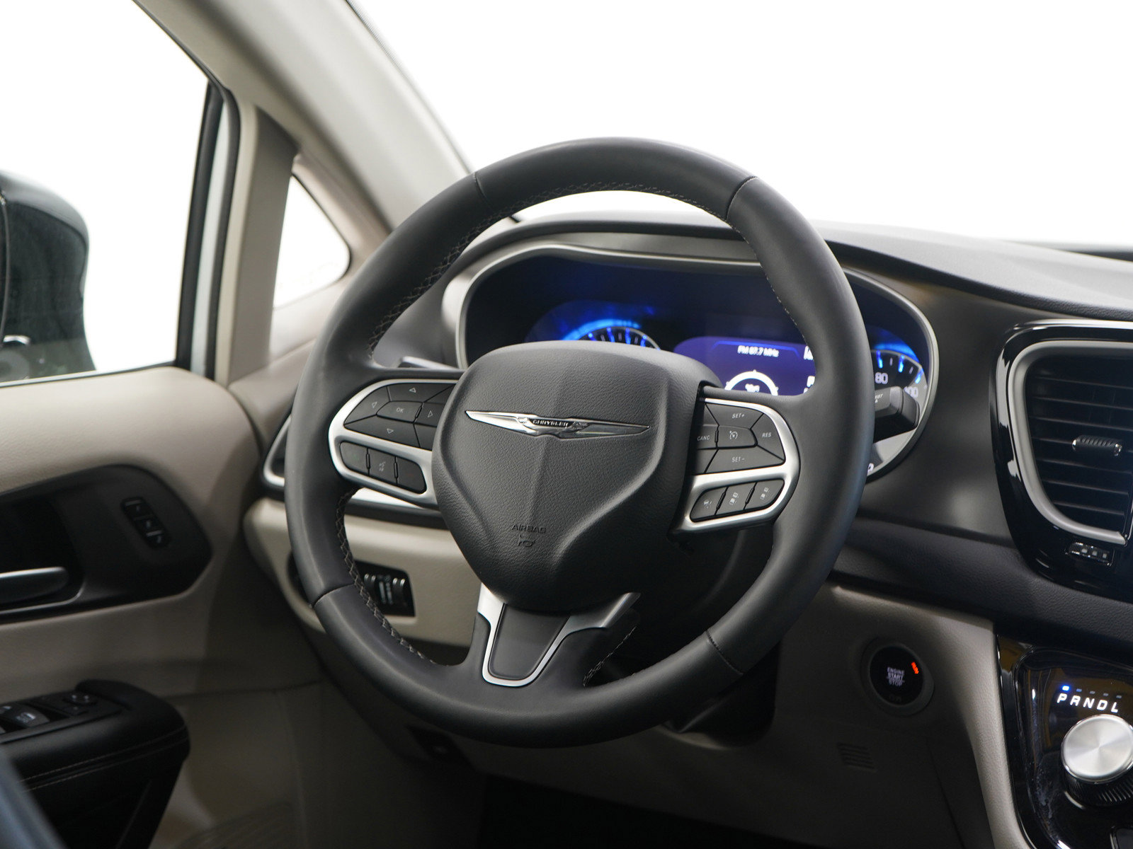 Used 2024 Chrysler Pacifica Touring-L image 14