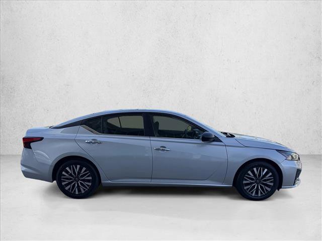 Used 2024 Nissan Altima 2.5 SV FWD image 4