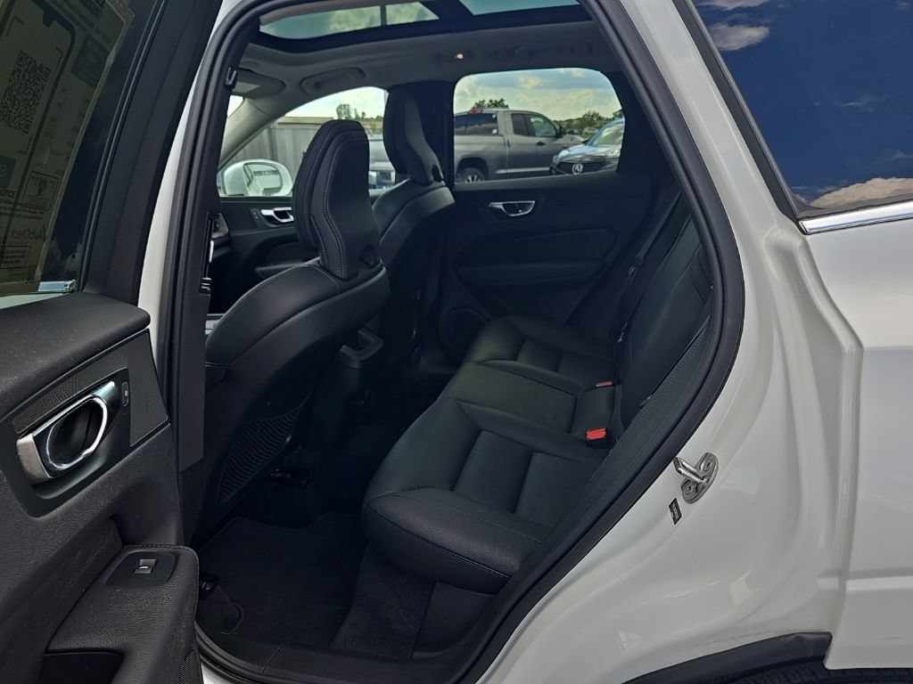 Used 2022 Volvo XC60 B5 Momentum AWD/4WD image 36