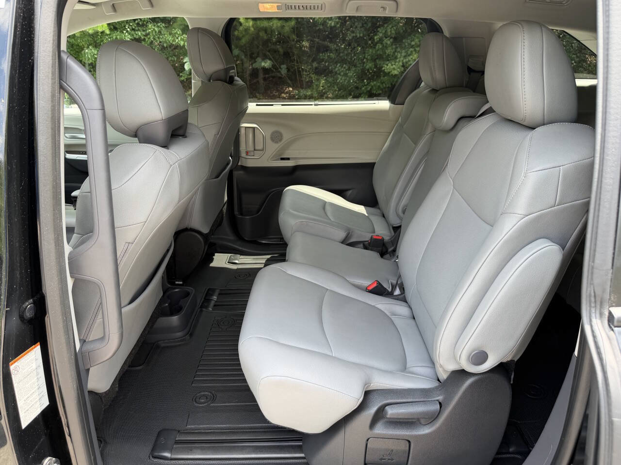 Used 2024 Toyota Sienna XLE FWD image 13