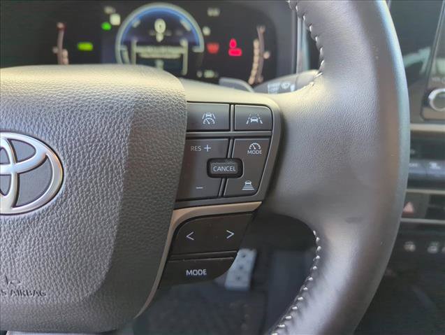 Used 2025 Toyota Camry SE FWD image 16