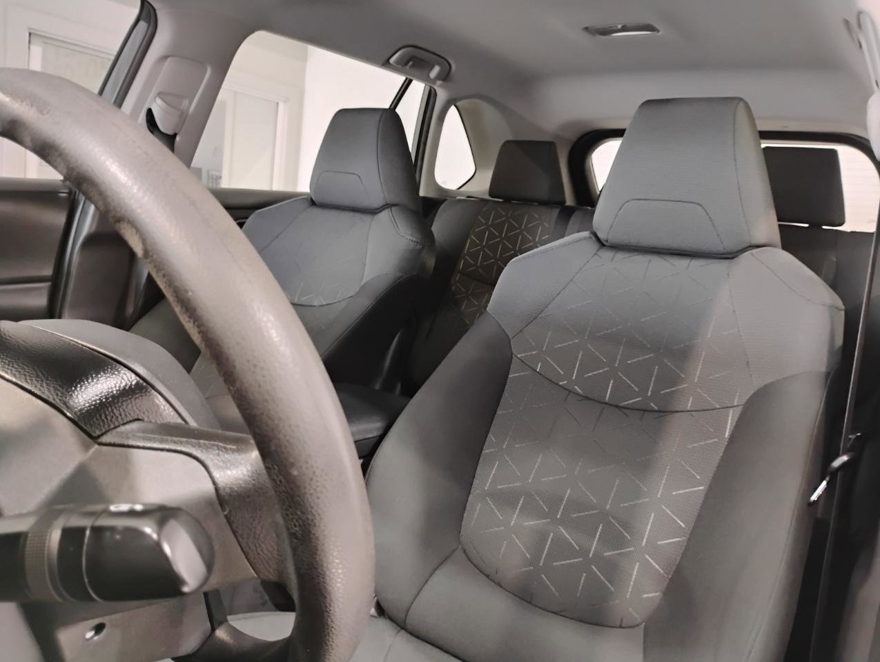 Used 2021 Toyota RAV4 XLE FWD image 36