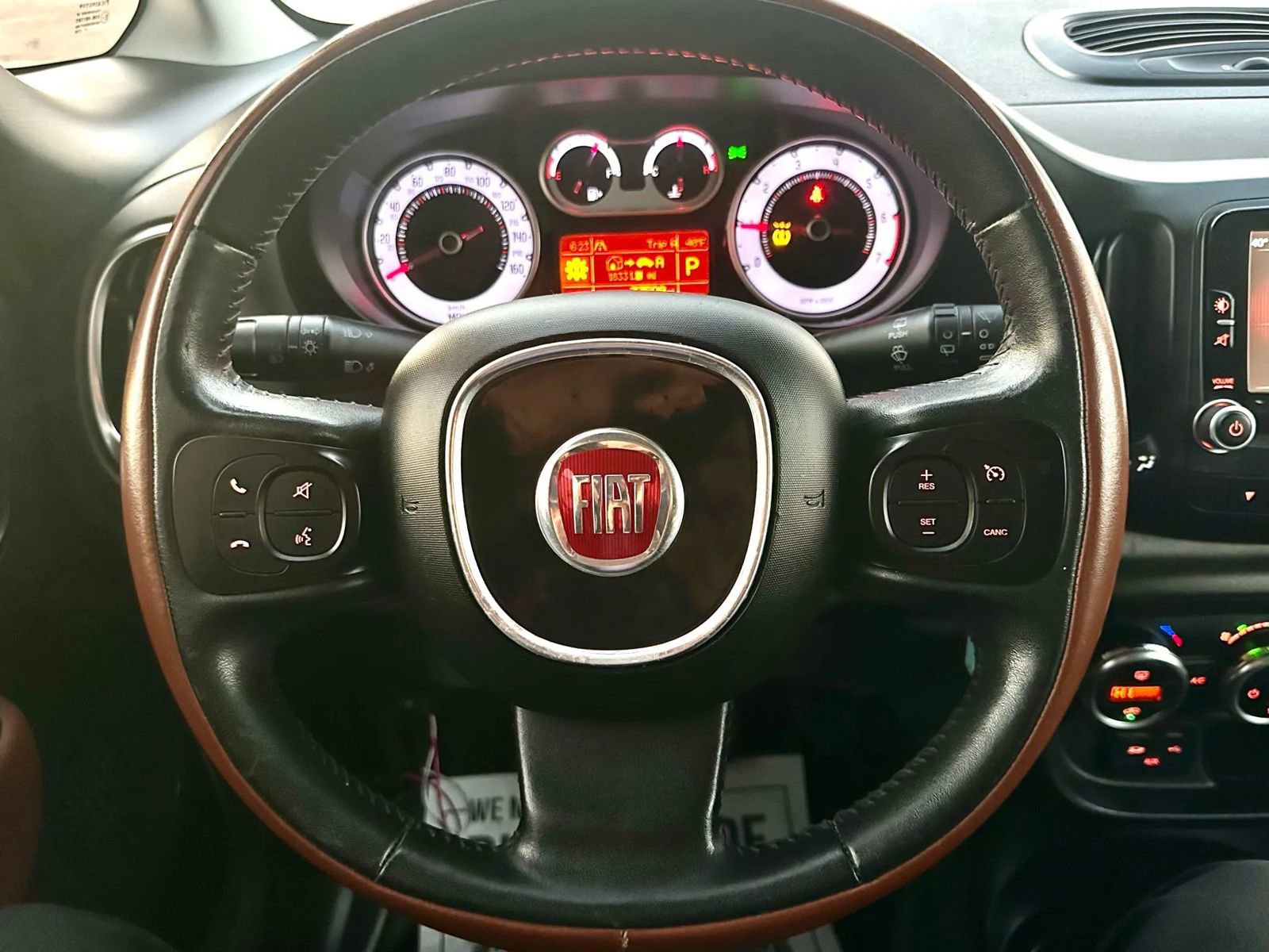 Used 2014 FIAT 500L Trekking w/ Popular Equipment Group image 27