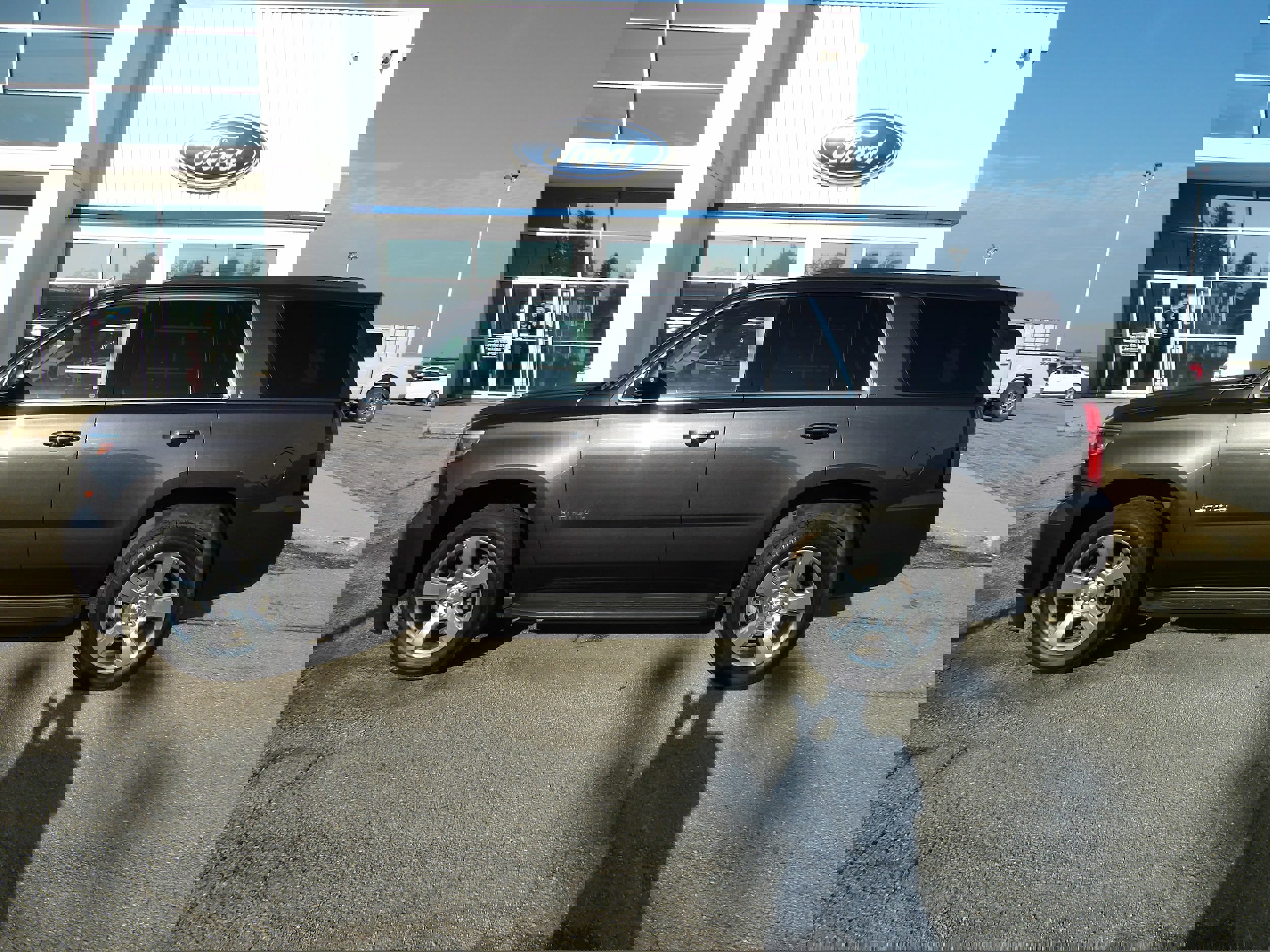 Used 2018 Chevrolet Tahoe LT w/ Luxury Package image 1